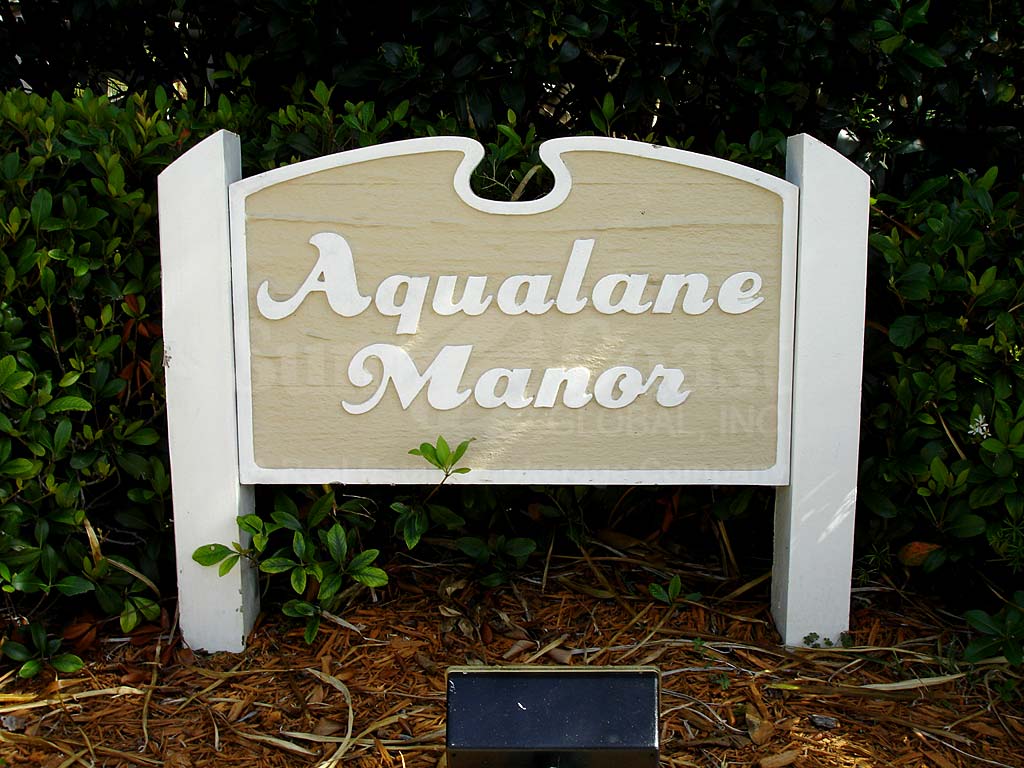 Aqualane Manor Signage